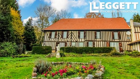 A25547NSD61 - At the edge of a small village near Vimoutiers, this beautiful half-timbered cottage overlooks a garden of 1.13 acres with a pond, garage and annexes. Ideal for a permanent residence or a second home for renovation, the house has 4 bedr...