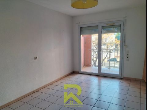 Beautiful apartment offering all the services of the senior residence such as catering, nursing care, etc. It is located on the 2nd floor with elevator. This apartment has a living room with bedroom area, kitchenette, shower room with alarm and PMR a...