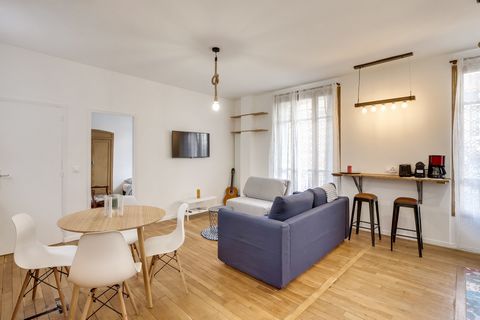 Come and discover our unique accommodation for 5 people in its modern and vintage style just a stone's throw from Paris! Ideal for your business trips. You will stay in a flat with a lot of character, modern and fully equipped. You will have at your ...
