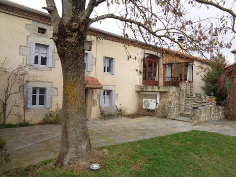 Grazac, house of 200m2 of living space on 1139m2 of land in occupied life annuity (right of use and occupation) on a head Man age 72 years. Quiet and touristic area Upstairs, it is composed of a living room opening onto an equipped kitchen, a shower ...