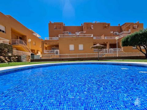 Apartamento en el Complejo Residencial Aldea Marina Golf en el municipio de Mojácar, provincia de Almería. Construido en el año 2004, se encuentra situado en la planta baja de un edificio de planta baja y más dos alturas. Entorno turístico-residenc...