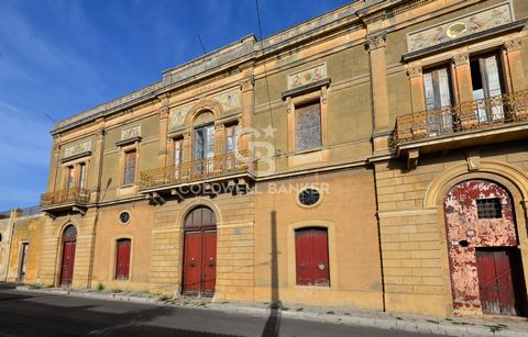 SQUINZANO - LECCE - SALENTO In Squinzano, the land of wine a few km from Lecce, we are pleased to offer for sale an ancient Art Nouveau style palace dating back to 1900 for a total of 1600 sqm on two levels, ground floor and first floor, with an adjo...