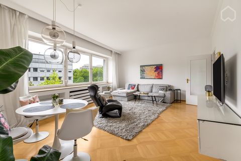 Modern & beautiful Loft .. Penthouse-Flair ***with lots of light located in the heart of the city, at the top floor This central 65 sqm 2-room flat offers everything you need to live and feel good. The flat has been completely renovated and the furni...