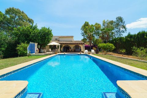 Beautiful and romantic villa with private pool in Denia, on the Costa Blanca, Spain for 6 persons. The house is situated in a rural area and close to restaurants and bars and supermarkets. The villa has 3 bedrooms, 2 bathrooms and 1 guest toilet, spr...