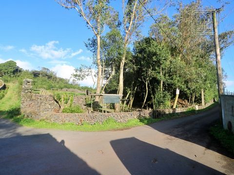 Rustic LAND for sale, with 1040 m2 of total area, located in the parish of Nossa Senhora do Rosário, municipality of Lagoa, São Miguel, Azores. The land has about 50 meters of front facing the street. Access to the land can be made via a paved road f...