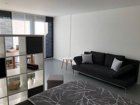 The newly 2019 furnished 1.5 room apartment has a living / dining room with floor-to-ceiling windows and electric shutters. Direct access to the spacious terrace and lawn. A box spring double bed with a size of 1.40 x 2 m is available for a restful s...