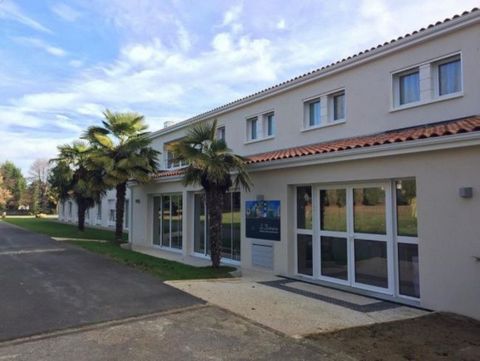 Dpt Charente Maritime (17), à vendre EPARGNES Ensemble immobilier collectif