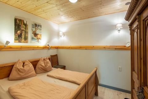 Este bonito y moderno apartamento para un máximo de 4 personas está situado en Auffach-Wildschönau, en el Tirol, el pueblo a los pies de Schatzberg con acceso directo a la estación de esquí Ski Juwel Alpbachtal Wildschönau. El apartamento ofrece una ...