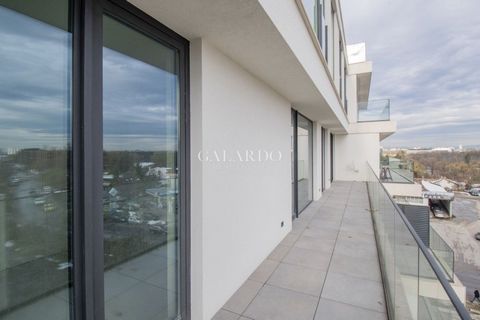 Galardo Real Estate a le plaisir de vous présenter un magnifique appartement de 2 chambres, situé dans l’un des quartiers les plus prometteurs de la capitale - kv. Réfrigérateur. La propriété fait partie d’un nouveau bâtiment résidentiel élégant et é...