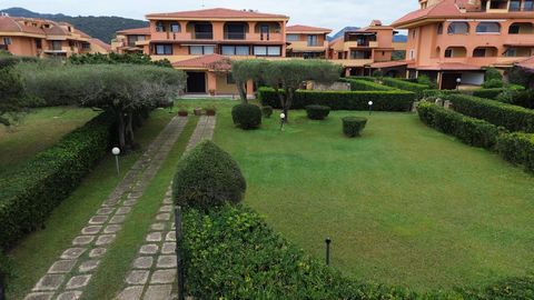 **Real Estate Listing: Charming Apartment in Marinella, Porto Rotondo** We offer for sale a unique opportunity to own a spacious and bright apartment located just 200 meters from the beautiful Marinella beach, in the prestigious setting of Porto Roto...