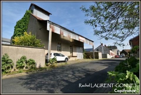 C'est au centre du village de Préveranges que se situe ce bâtiment d'une surface de 531 m² pouvant être destiné à accueillir une activité artisanale et un logement, le tout sur un terrain de 475 m² Nous sommes ici à 2 heures d'Orléans, 1H15 de Bourge...