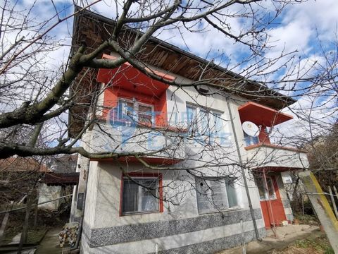 Top Estate Real Estate offers you a massive two-storey house with two bathrooms with toilets and a garage in the town of Strazhitsa, Veliko Tarnovo region. The house has two floors, the living area of the property is 207 sq.m. and the location of the...