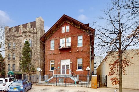 Historic Logan Square on the BLVD. Freshly updated 3 bed/2.5 bath with three levels of living, open kitchen/living floor plan bathed in natural light. Located in the historic Norske Klub building this unit features a gas fireplace, in-unit W/D, large...