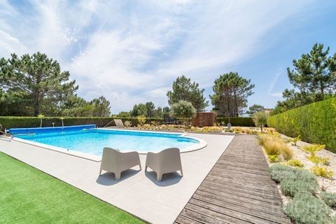 This is a beautiful house, a spacious house, with generous areas and lots of natural light. Located close to the famous Atalaia area in Aljezur, it is located in a very quiet area of Vale da Telha, where you can enjoy the trails of the Vicentina rout...