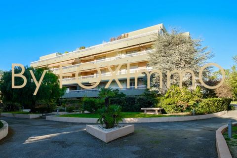 SOLD! SAINT LAURENT DU VAR In a secure residence ideally located within walking distance of all shops, this attractive 2P flat spans 70 m². Well-appointed and very bright, it comprises an entrance hall, a large separate kitchen and living room both o...