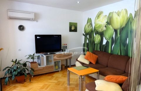 OFFER 18686 - AGENCY 'ASAVIA - LOVECH PROPERTIES' Offers two-bedroom apartment after major renovation. The entrance is gasified, with limited access (chip). The apartment is on the first floor, above garages. It consists of: two bedrooms, dining room...