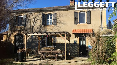 A26527ANC32 - This charming property in the heart of a small village just 10 minutes from the internationally renowned jazz haven, Marciac combines the tranquillity of village life with the convenience of nearby facilities. With approximately 130 squ...