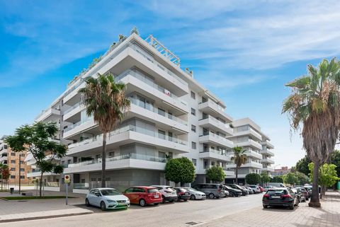 Located in Nueva Andalucía. We have a 3 bedrooms furnished apartment available for rent in Jardines de Guadaiza, a brand-new development located within walking distance to Puerto Banús and San Pedro de Alcántara. The complex enjoys a great location w...