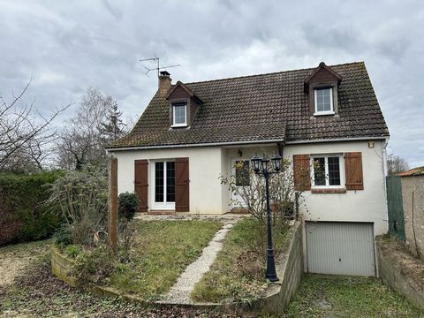 15 minutes from Etampes. In the heart of Sermaises du Loiret. Located close to all amenities, this house set back from the road will seduce you with its volumes and lifestyle. It offers on the ground floor: an entrance to the living room with pellet ...