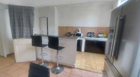 Marseille (13015), T3 of 57 m² with cellar (Rental investment) On a pretty wooded and quiet square, in a small old building, close to the metro and highways, this T3 is an ideal investment. Bright and very quiet, with a beautiful open view, this apar...