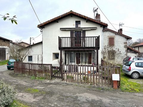 Pretty village house of 60m² of living space located in a very quiet and pleasant hamlet. This house on two levels is ideally arranged despite its small surface area. It has a large fitted kitchen open to the living room, a large bedroom of over 24m²...