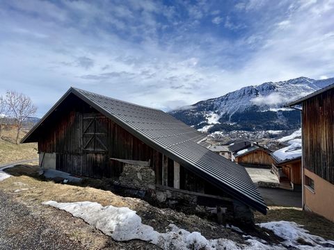 Ideally located in a quiet and authentic hamlet in the Valmorel Valley, barn to rehabilitate offering great potential for development. This semi-detached barn on one façade is spread over 3 levels and offers a large volume. The roof was renovated in ...