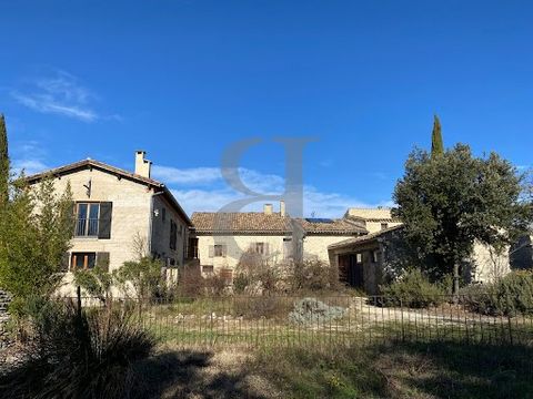 REGION GRIGNAN The virtual tour is available on our website In the countryside, a typical Provençal farmhouse articulated around its courtyard, offering various possibilities of development, ranging from a large family home, gîtes or artist's studios...
