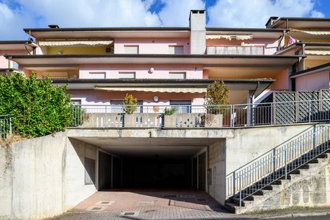 PROPERTY DESCRIPTION In the welcoming town of Cantiano, located on the slopes of Mount Catria, there is this bright apartment, conveniently located on the first floor. The apartment is in excellent condition, located next to the city center and a few...