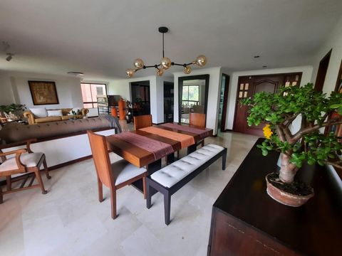 I SELL spacious apartment in El Poblado, San Lucas sector. - Area 210 m² - 3 Bedrooms + Maid's Bedroom - 4 Bathrooms and social bathroom - Service bedroom with bathroom - 3 independent parking spaces. - 2 Utility rooms - Admon $1,085,000 per month - ...
