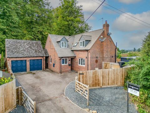 Located on the edge of Dymock, a popular village between Ledbury and Newent, is this beautifully renovated home offering a huge array of stylish and practical features both inside and out. The property is immaculately presented, with careful attentio...