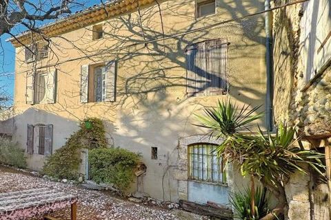 Sole agent. At the heart of Provence and its lavender fields, authentic Provençal farmhouse of 440 m² in need of renovation, laid out around a pretty, intimate courtyard with its stone 