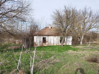 Price: €9.000,00 District: Elhovo Category: House Plot Size: 7360 sq.m. Location: Countryside ld house with a large plot of 7360 sq.m for sale in the village of Slaveykovo, Elhovo region. Price: 9 000 euros Area: 7 360 sq.m. We offer for sale a plot ...