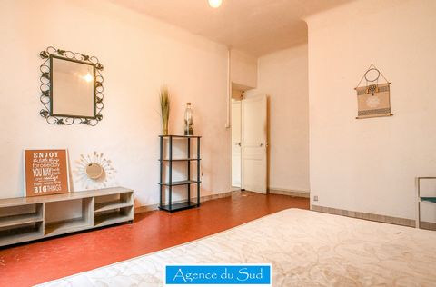 AUBAGNE In Exclusivity here is a type 2 of 33 m2 on the 2nd floor of 3 of a small condominium of 10 lots. Rentable Currently 550 € Charges included. Low charges 38 euros / month with trustee. No work in the condominium! ~Ideal for an investment or a ...