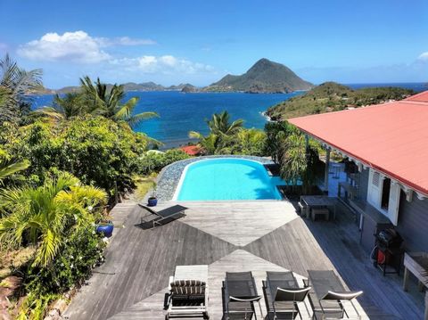 Maison et chambres d’hôtes Cases Créoles de charme - 4 **** - Terre-de-Bas, Les Saintes, Guadeloupe. Loin du tourisme de masse, Terre-de-Bas est une île paisible, face à la Baie des Saintes, exposée aux alizés, sauvage et accueillante, parfaitement a...