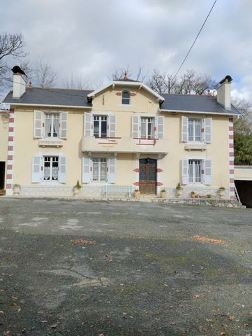 Propriété Ferme, Terrain, Grange, Maison béarnaise 150m², vue Pyrénées