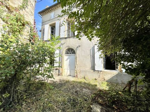 SPECIAL INVESTORS! Located in Gironde-sur-Dropt, near La Réole, town with all local shops, come and discover this stone village house, about 164 m2 to rehabilitate in 4 housing minimum. You will be able to benefit from substantial aid. Raised on thre...