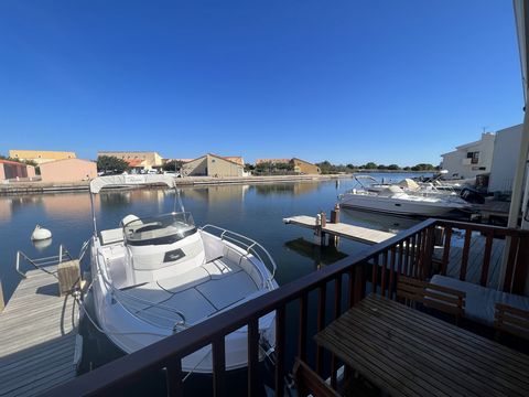 Rare, renovated 3-room Marina with private pontoon in Barcares district cap de front. Localization: The property is located on the town of Barcares, Cap de Front sector, close to Spain, Perpignan and Leucate.  The marina is on the shores of Lake Mari...