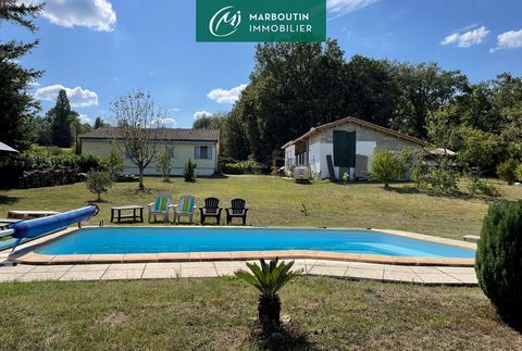 1 km from the city center, property composed of 2 houses of 102 m2 and 86.5 m2, the first including a kitchen/dining area, a living room of 52 m2, a shower room and a bedroom. The second house is composed of a living room of 33.5 m2 with fitted kitch...