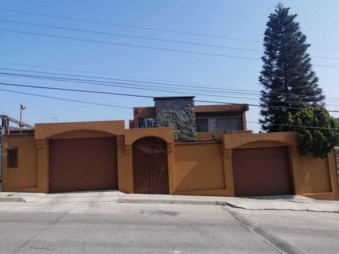 Casa en venta en la colonia Juárez en Zona Dorada con excelente ubicación, zona segura y ambiente relajado, cerca de comercios y escuelas, te permitirá llegar en pocos minutos al Centro, Cacho, Morelos, Zona Río, la línea, etc. Ubicación: Lic. Verdad...