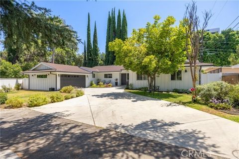 Introducing a beautiful, move-in-ready, single-level home featuring 3 bedrooms PLUS an office, a pool, and tucked away down a private, cul-de-sac-like driveway. Located in the highly sought-after Hesby Oaks Elementary & Middle School district, which ...