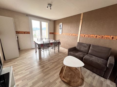 SAINT-ETIENNE SUD/CENTRE-DEUX. A 5' A PIED DE LA FACULTE JEAN MONNET. AU 3 EME ETAGE SUR 4 SANS ASCENSEUR D'UNE RESIDENCE SECURISEE ET ENTRETENUE AU COEUR D'UN PARC ARBORE. APPARTEMENT LUMINEUX ET TRAVERSANT EST/OUEST DE TYPE F3 DE 53.28 M2 LOI CARRE...