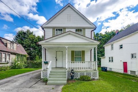 Oproep aan alle investeerders! Deze bezette, cashflow-verhuur wacht gewoon op zijn nieuwe eigenaar. 3 slaapkamers / 1 badkamer koloniaal op slechts enkele minuten van alles wat Highland Square en het centrum van Akron te bieden hebben. Kom binnen via...