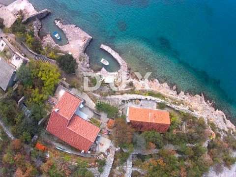 Location: Ličko-senjska županija, Senj, Jablanac. SENJ, JABLANAC - Casa 1a fila al mare! Stiamo mediando la vendita di questa bella casa, 1a fila al mare! La proprietà si trova vicino a Jablanc nella zona di Senj. I principali vantaggi sono sicuramen...