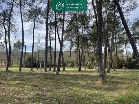 Building plot of 1280 m2, CU in progress and soil studies carried out. 2.5km away from Casteljaloux city centre. Contact us for more information