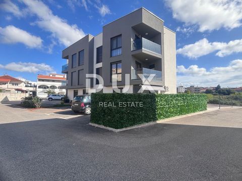 Location: Zadarska županija, Zadar, Plovanija. ZADAR, PLOVANIJA - Schönes Penthouse in einem neuen Gebäude Zum Verkauf steht ein modernes Penthouse in einem Neubau in äußerst ruhiger Lage, im Stadtteil Plovanija in Zadar. Die Wohnung mit einer Gesamt...