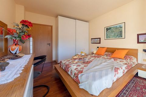 In Desenzano del Garda, in de residentie Kristall Lago met gedeeld zwembad, dicht bij het stadscentrum, het strand en het meer, appartement op de eerste verdieping voor een stel of familievakantie voor maximaal 4 personen! Het vakantieappartement, vo...