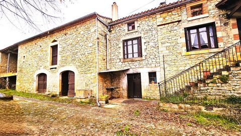 Immersa nel paesaggio collinare vicino a Saint-Antonin-Noble-Val, a circa 10 chilometri di distanza, questa antica fattoria del 1902 sulle colline è un invito alla vita di campagna su 3700 m² di terreno. Con i suoi attuali 110 mq abitativi e la sua s...