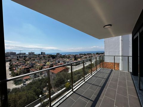 Villa de luxe avec vue sur la mer Espace et espace : Construite sur un terrain de 300 mètres carrés, cette villa offre des intérieurs spacieux et une vue sur la mer qui ne sera jamais obstruée, et un espace de vie idéal pour votre famille. Design mod...