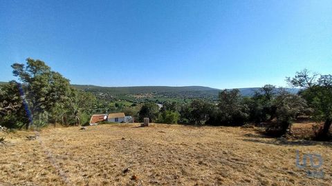 Terreno urbano com 1047m², que permite a implantação de construção de 300m² para habitação. Terreno localizado a entrada da Aldeia da Tor. O terreno tem uma vista desafogada. Terreno fica a 7km de Loulé, mas na Aldeia da Tor pode encontrar o Resort Q...