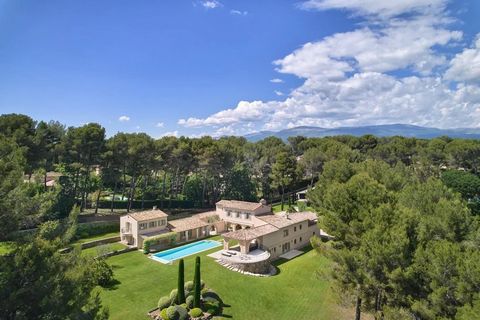 EXCLUSIVE EXCEPTIONAL PROPERTY IN A SECURE DOMAIN IN MOUGINS Quiet property, very easy to access and close to all shops. This villa with absolute charm in a Mediterranean style, is of very high quality and in new condition for the construction as wel...